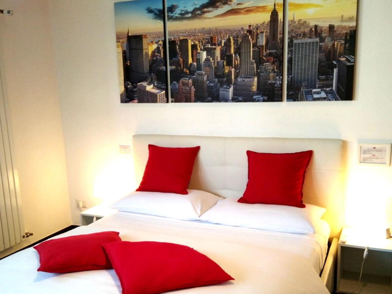 Panoramic Plaza Apartment -Loreto 1 Milan Bagian luar foto